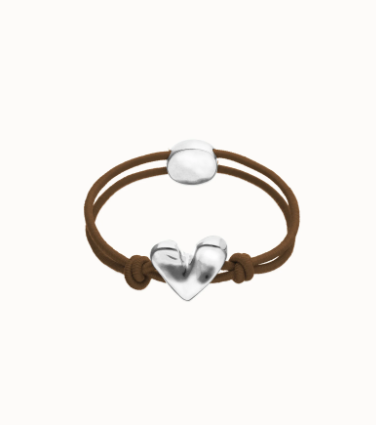 Bracciale UNOde50 in filo elastico marrone con cuore placcato argento sterling Ref. PUL2641